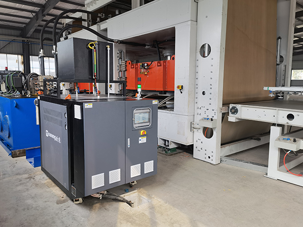 壓板機(jī)模溫機(jī)